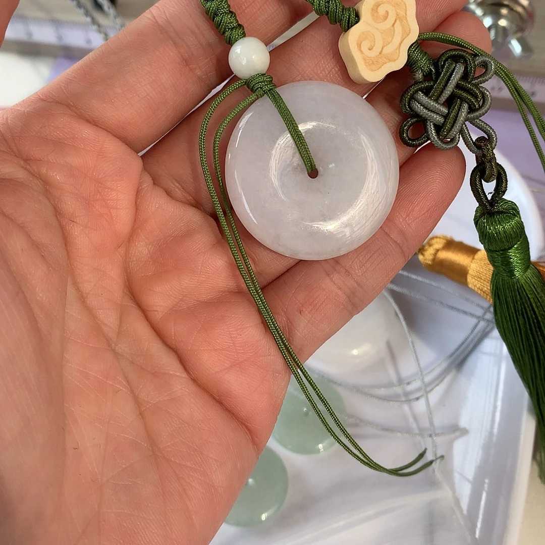 翡翠颈饰未镶嵌不**烦平安扣