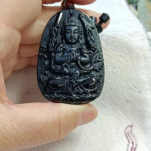 翡翠颈饰未镶嵌好*儿