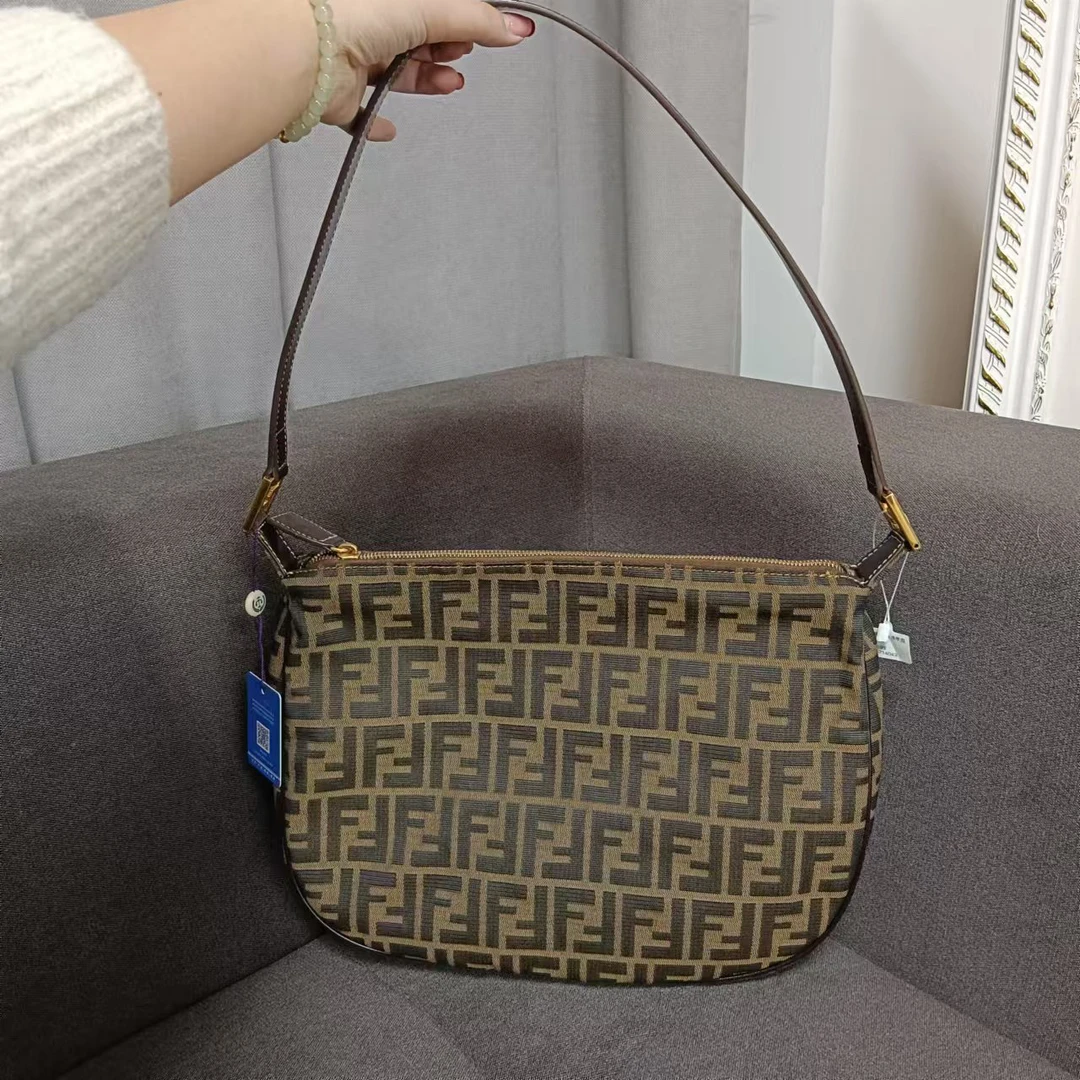 95新 FENDI/芬迪 兔兔奢G专属/芬迪单肩包/241214043