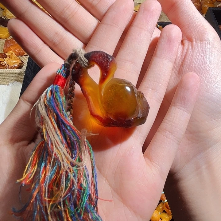 琥珀颈饰未镶嵌蜜蜡茶壶雕刻件