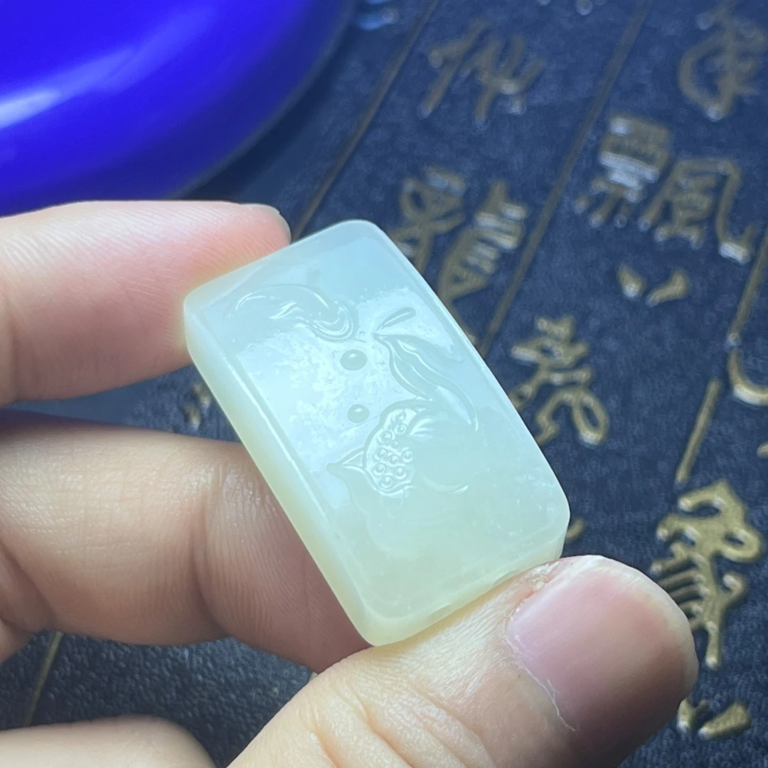 和田玉 莲花鱼 手牌 尺寸33.9—18.2—10.6mm15克 有穿好手绳再发货