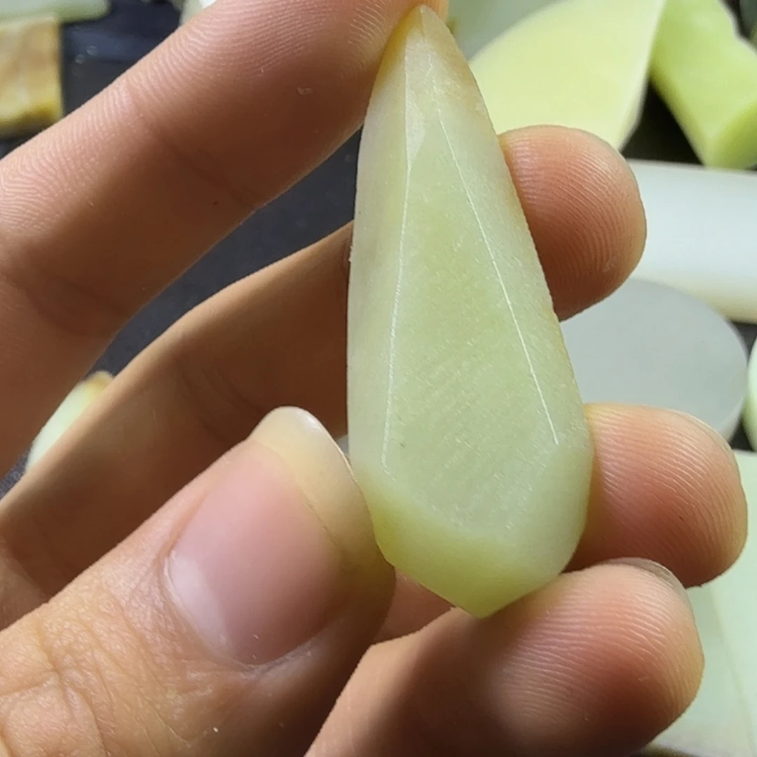 和田玉（糖玉）未镶嵌挂件