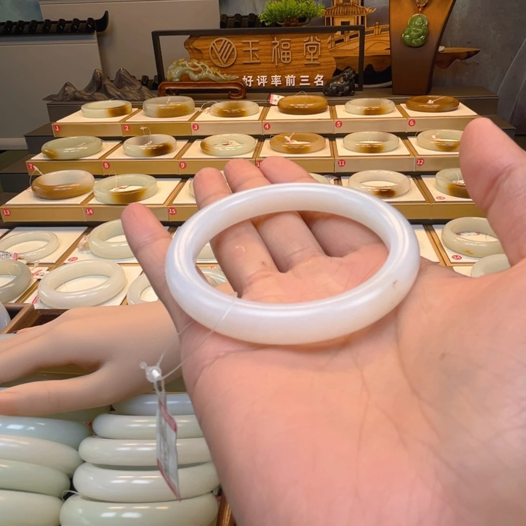 是***呀和田玉手镯未镶嵌9