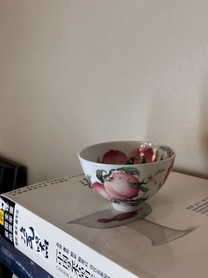 粉彩国画九桃鸡心杯