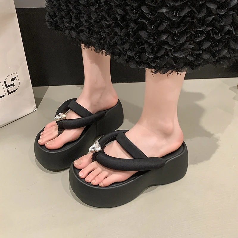 厚底夹脚人字拖女夏季2025新款高级感时尚松糕沙滩凉拖鞋女夏外穿