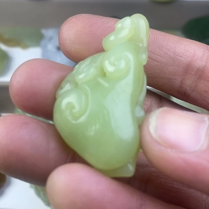 和田玉未镶嵌颈饰