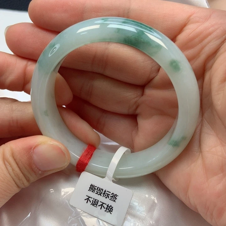 翡翠手镯未镶嵌咖****醉53圈