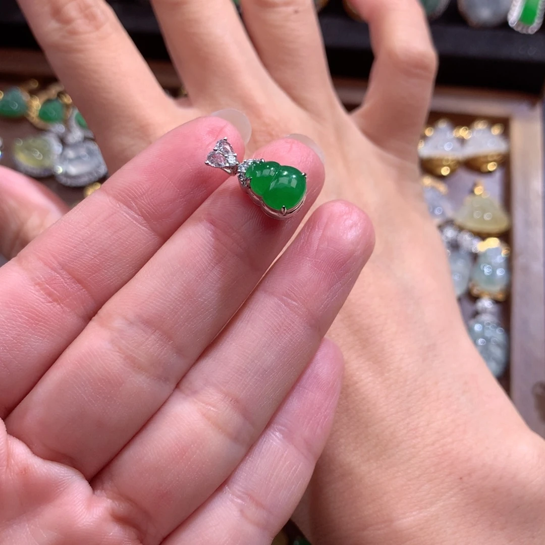 两***泽翡翠18K金镶嵌颈饰翡翠