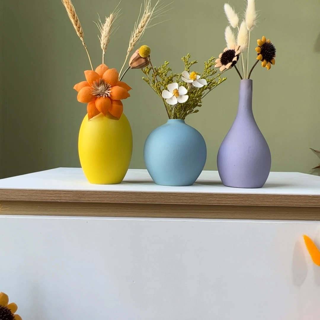 陶瓷花瓶花瓶带花