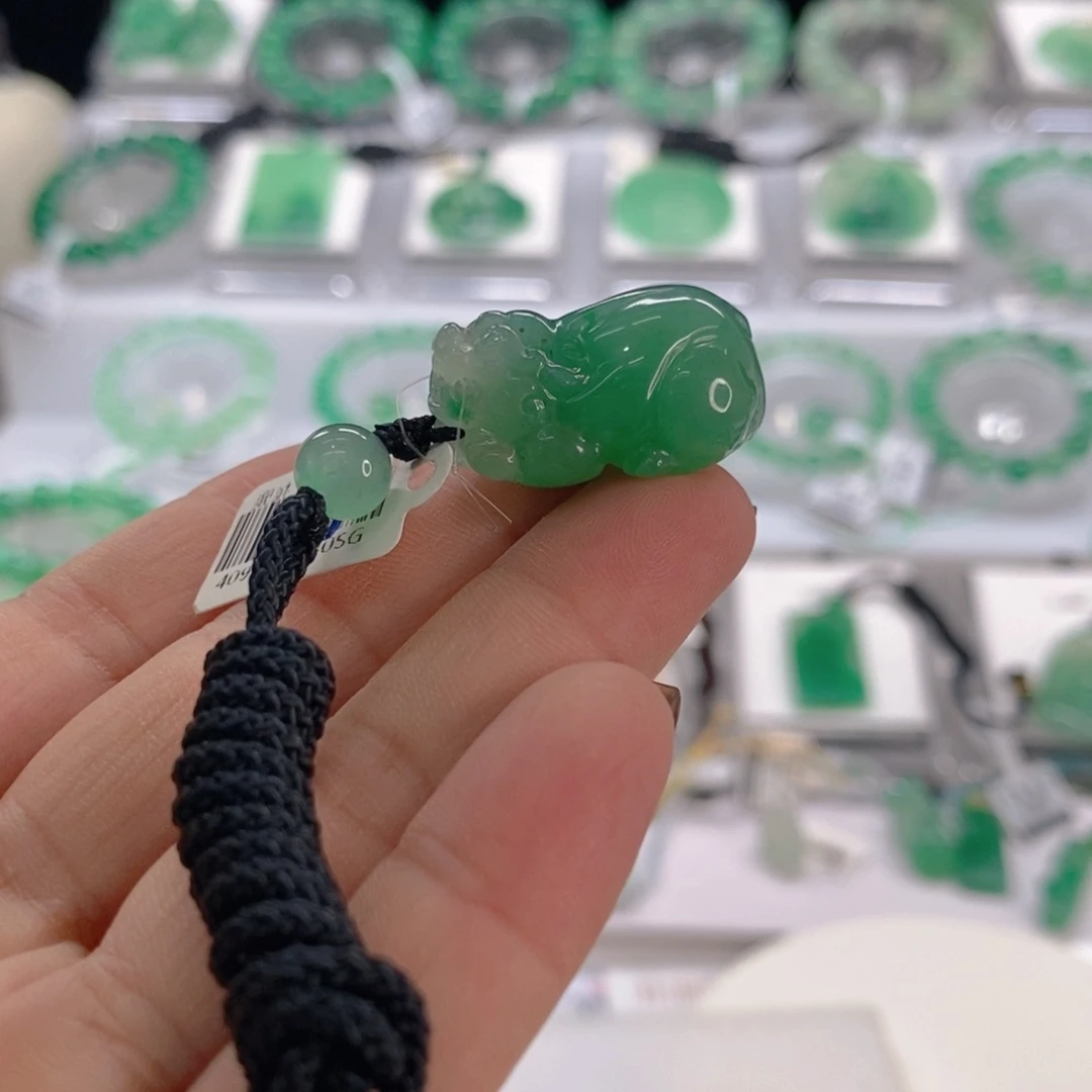 石英质玉未镶嵌颈饰