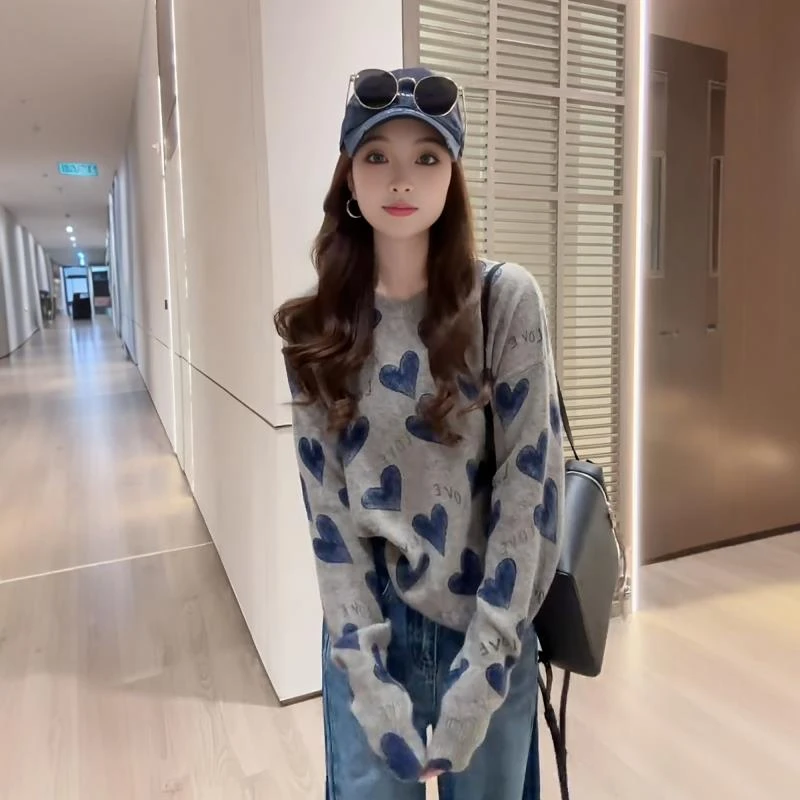 2025春秋季新款女士灰色圆领套头爱心针织衫胖mm宽松显瘦小衫上衣