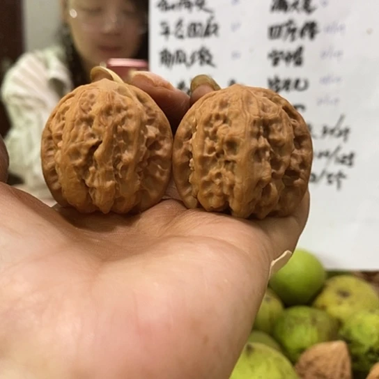 文玩核桃吊坠38野狼