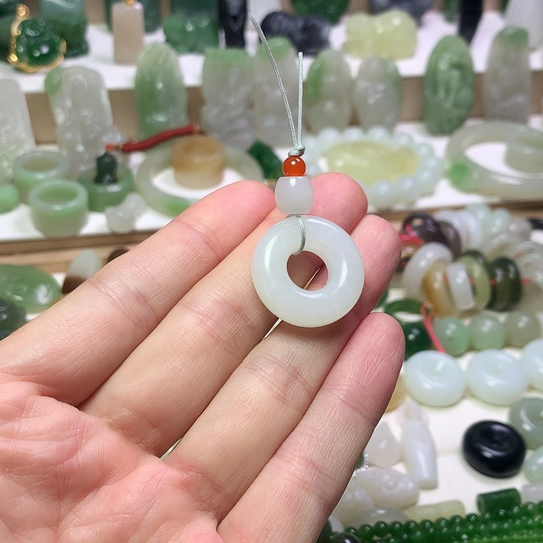 颈饰未镶嵌和田玉（白玉）