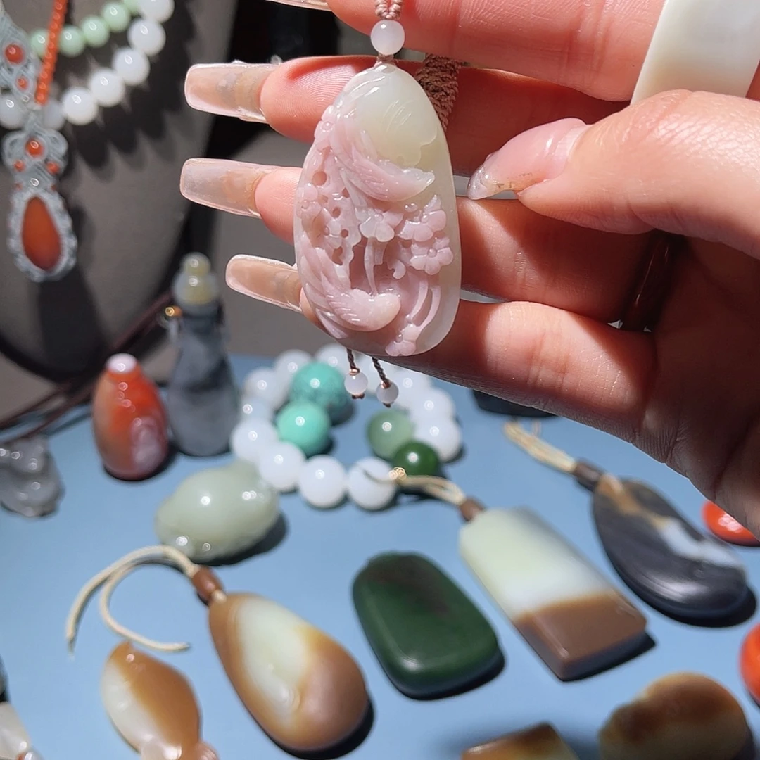 和田玉未镶嵌颈饰喜上眉梢