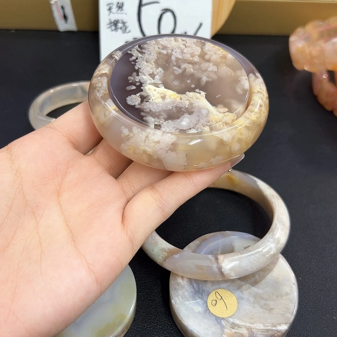 爱***宝玛瑙/玉髓手镯未镶嵌59.60