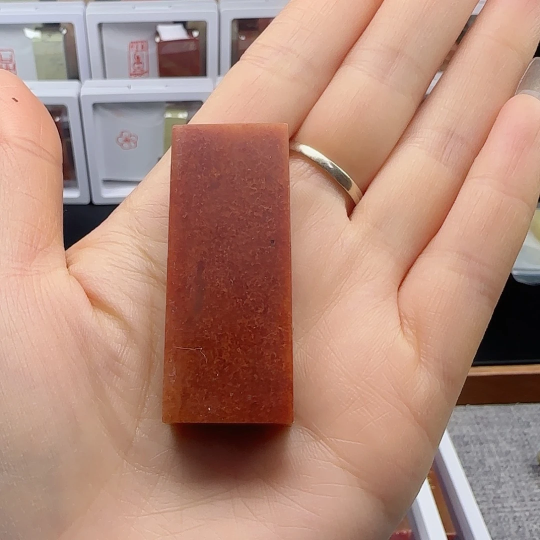 寿山石印石奇****人包刻两字1×2