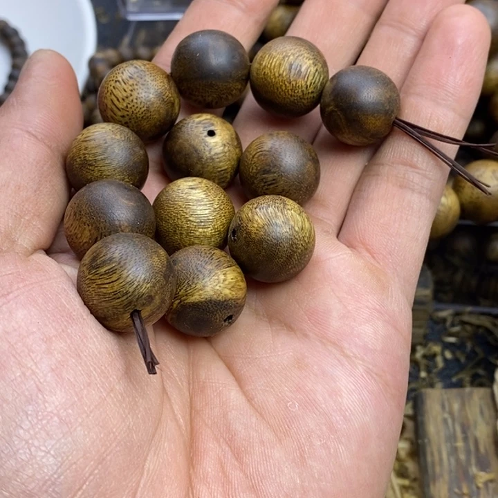 苏***如沉香碎屑沉香棋楠沉香17mm圆珠克重25克