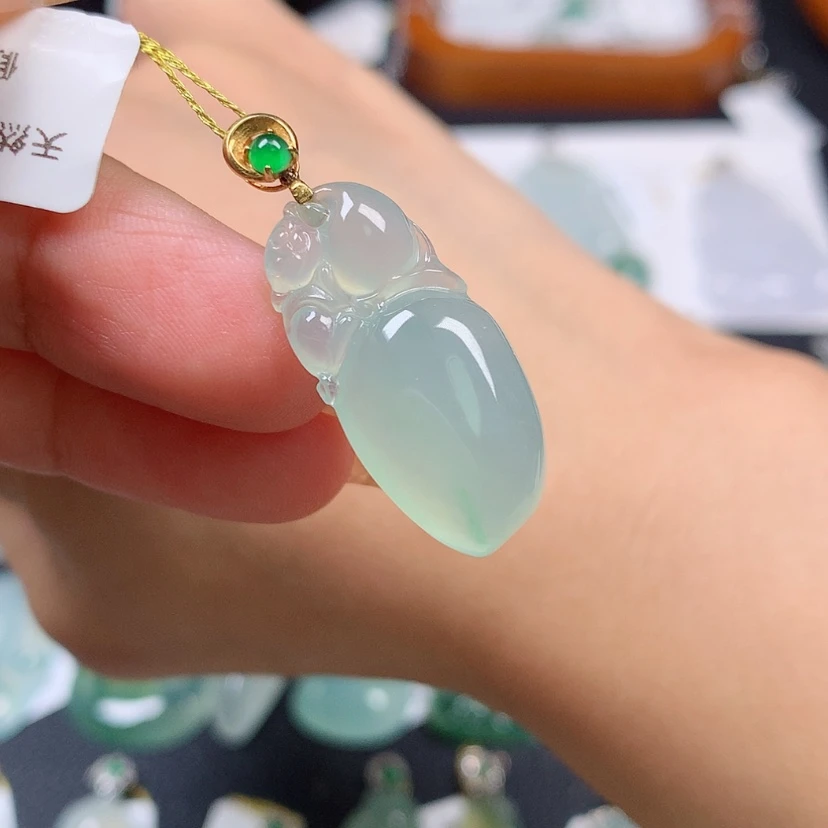 【闪购商品】翡翠18K金镶嵌颈饰瓜