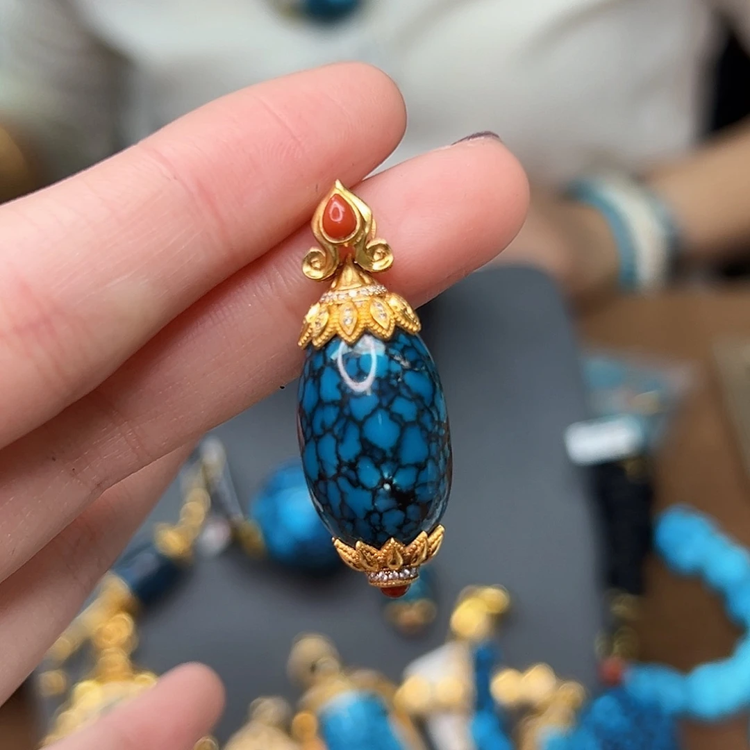 绿松石珠宝奇石18K金镶嵌