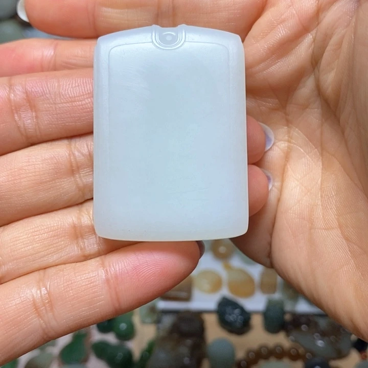 流***生和田玉未镶嵌颈饰