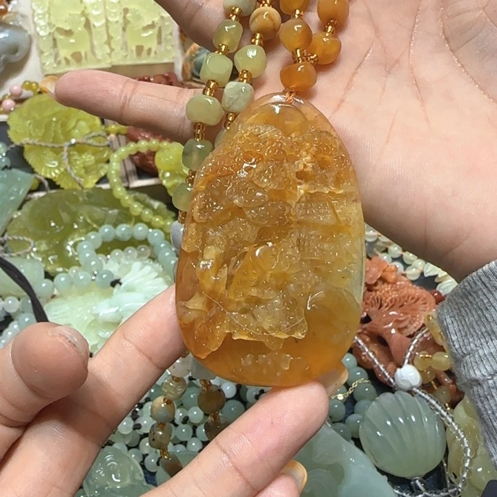 未镶嵌蛇纹石玉吊坠