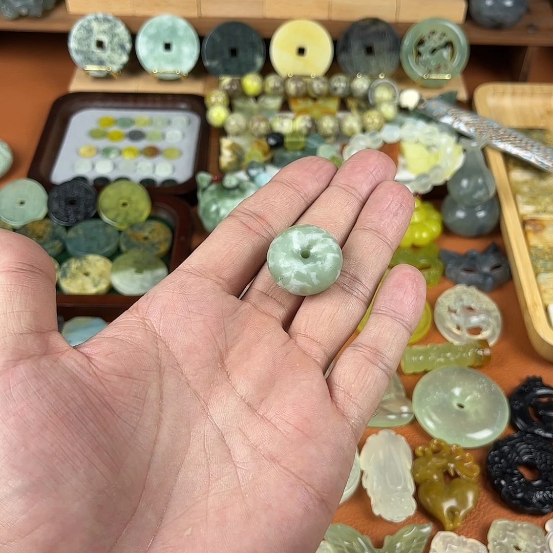 *****蛇纹石玉未镶嵌颈饰