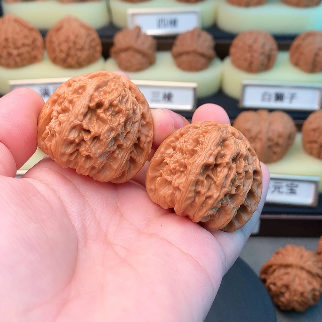 文玩核桃吊坠153号三角白39