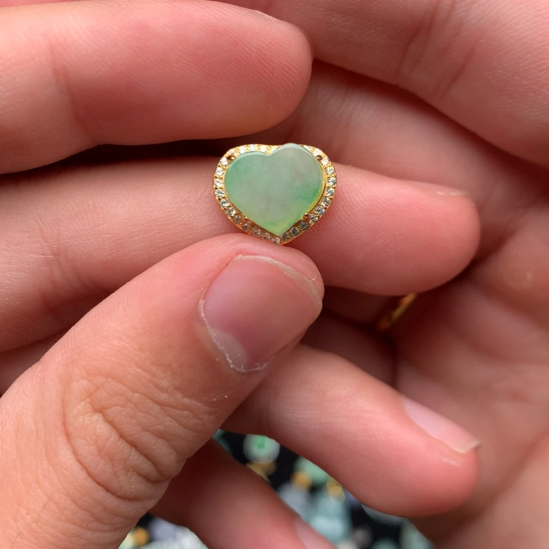 翡翠未镶嵌颈饰我是
