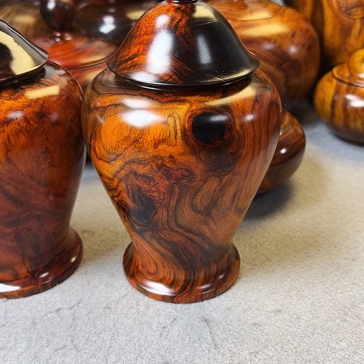 修**家老挝大红酸枝茶叶罐一个