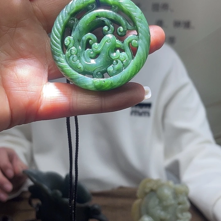 和田玉未镶嵌把件