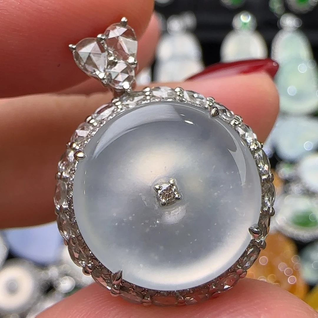 颈饰18K金镶嵌翡翠天然翡翠