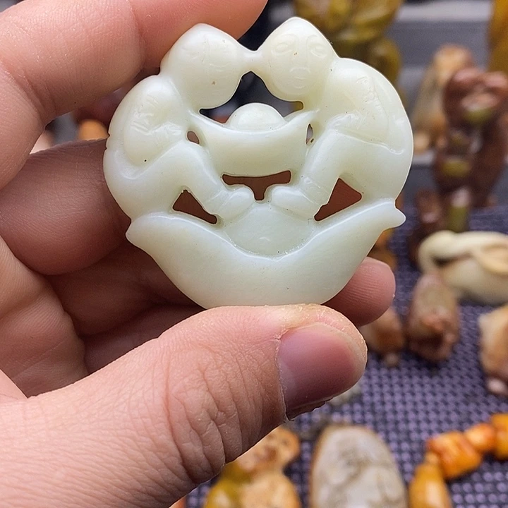 未镶嵌蛇纹石玉颈饰