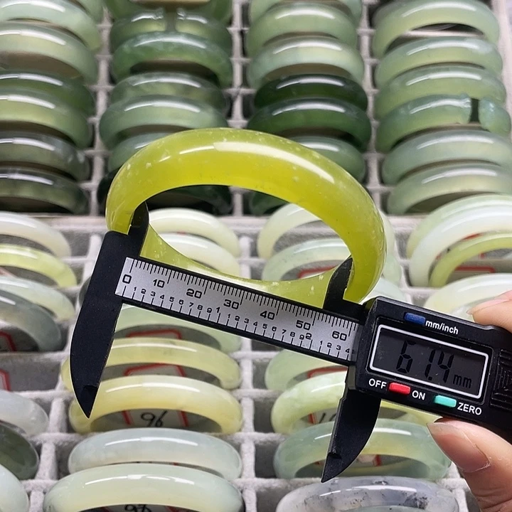 蛇纹石玉未镶嵌手镯85