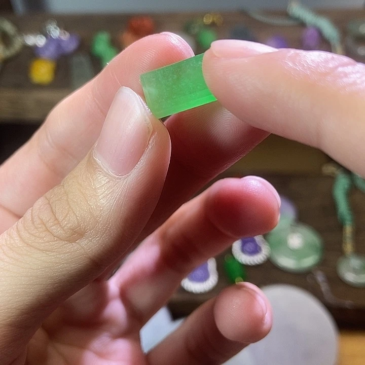 翡翠未镶嵌颈饰111111111