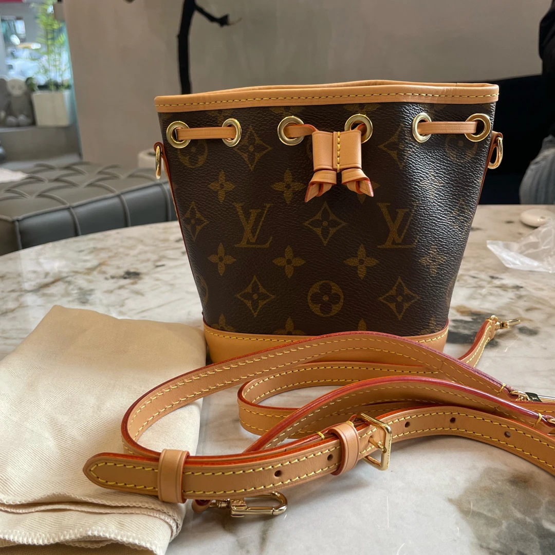 99新 LouisVuitton/路易威登 Nano Noé 抽绳小水桶 99新