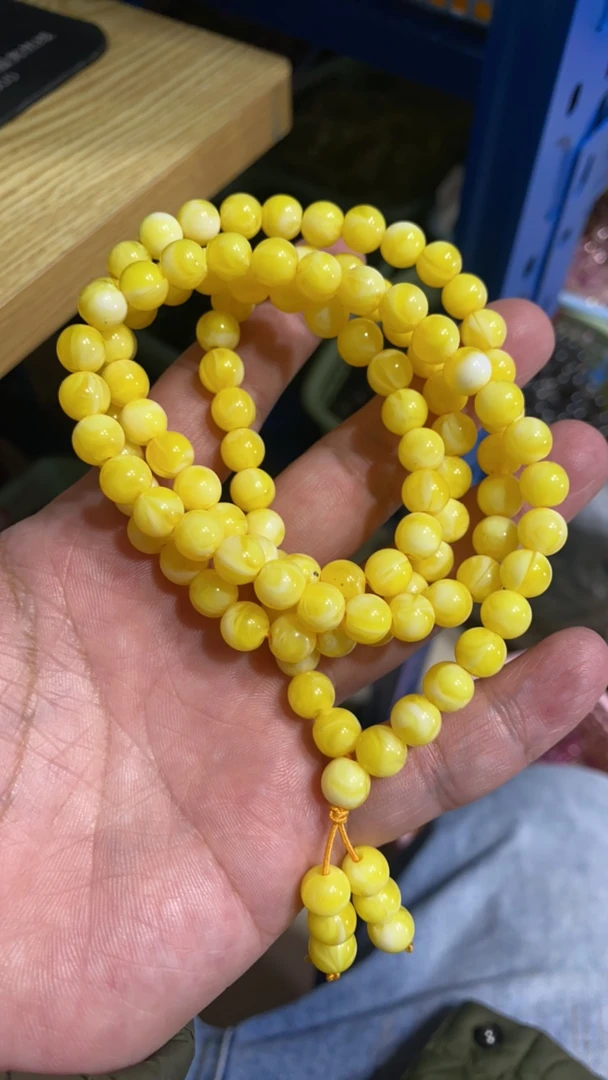 B590  108浅白花蜜手串