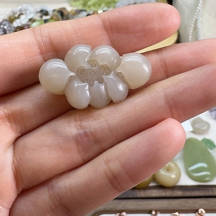 和田玉颈饰未镶嵌薛****)