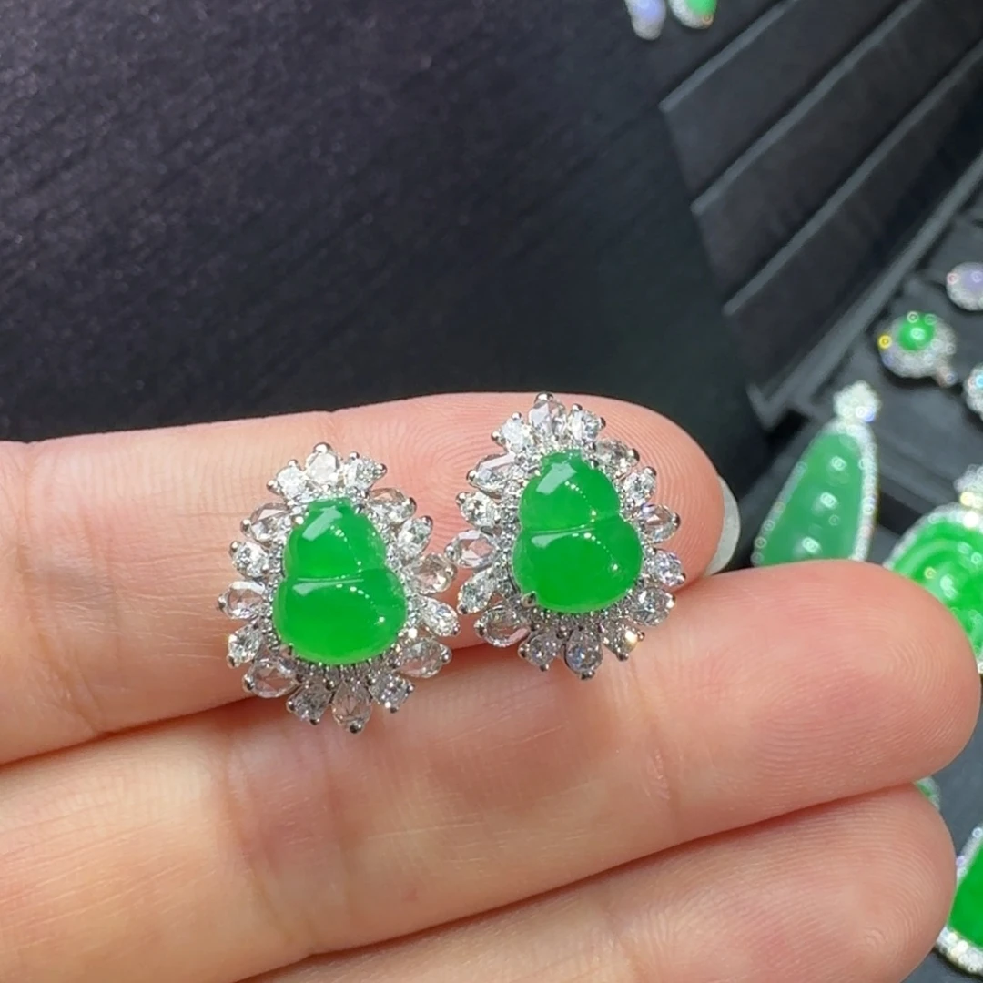 18K金镶嵌翡翠耳饰