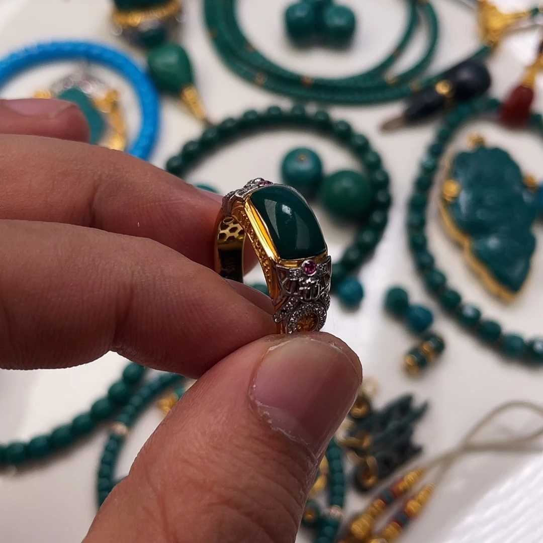 钱***莱绿松石合金原矿绿松石