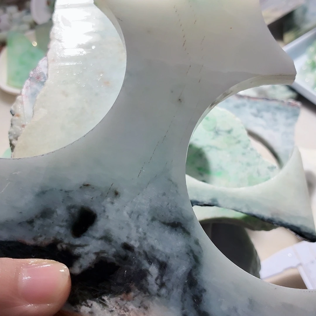 翡翠足铂镶嵌颈饰边角料