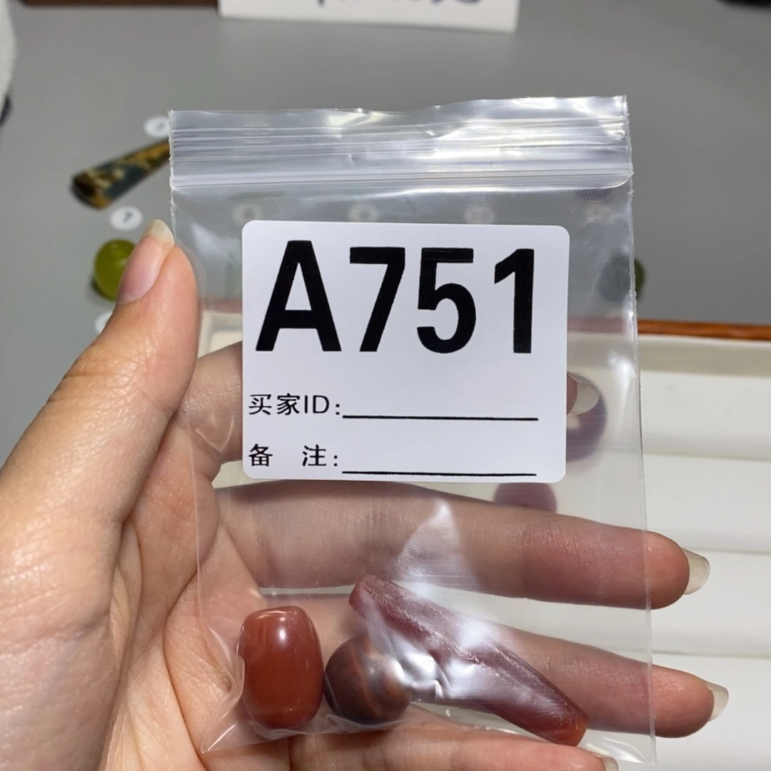 蛇纹石玉合金颈饰?**里