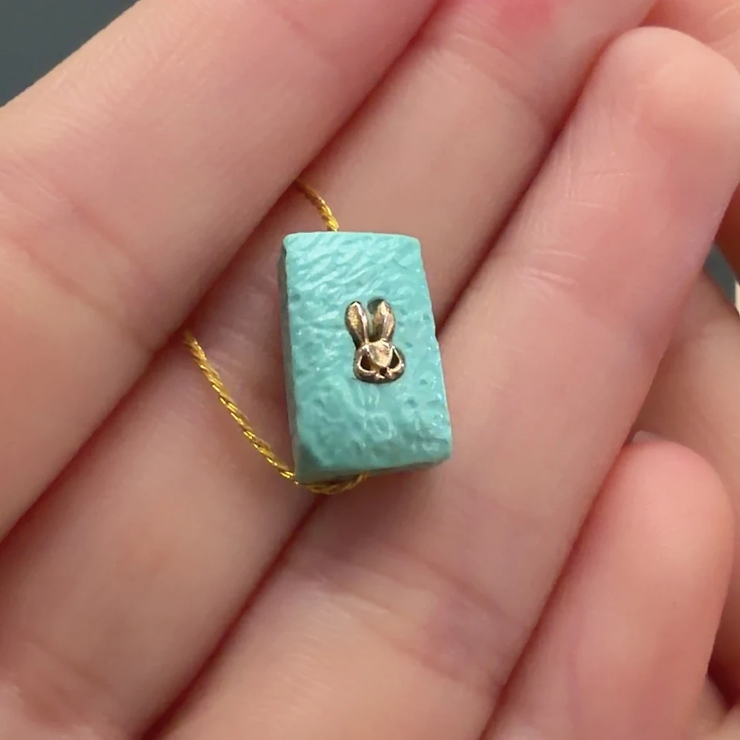 绿松石未镶嵌颈饰