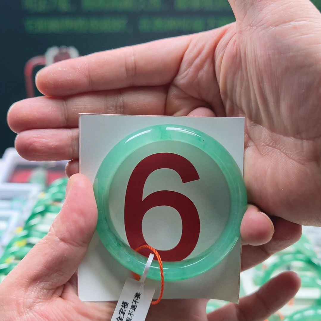 石英质玉（非洲翠）未镶嵌手镯