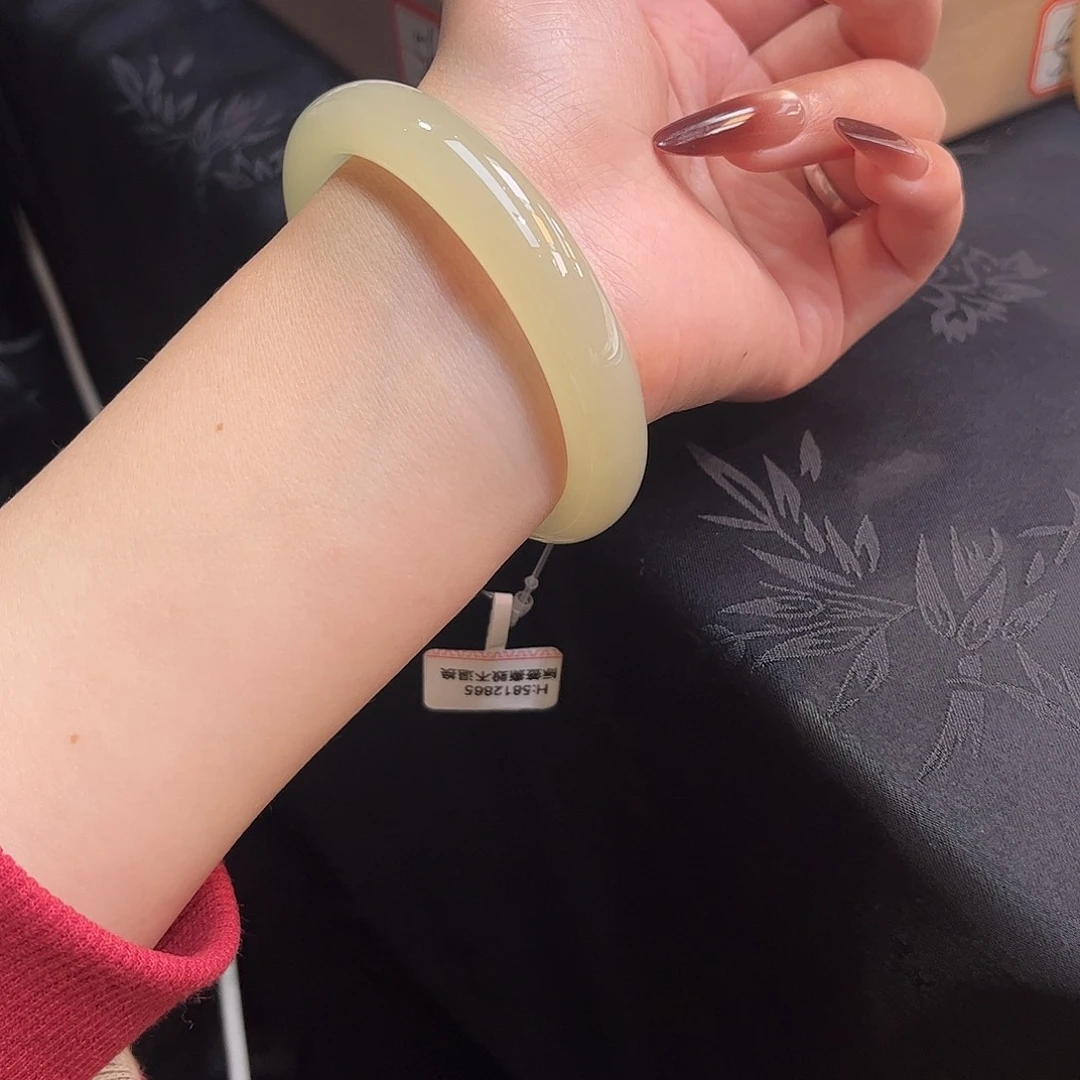 和田玉未镶嵌手镯浅冰茶