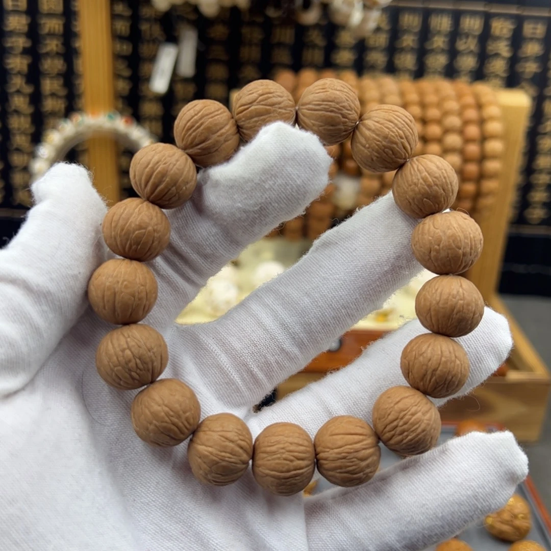 吊坠猴头核桃凤羽