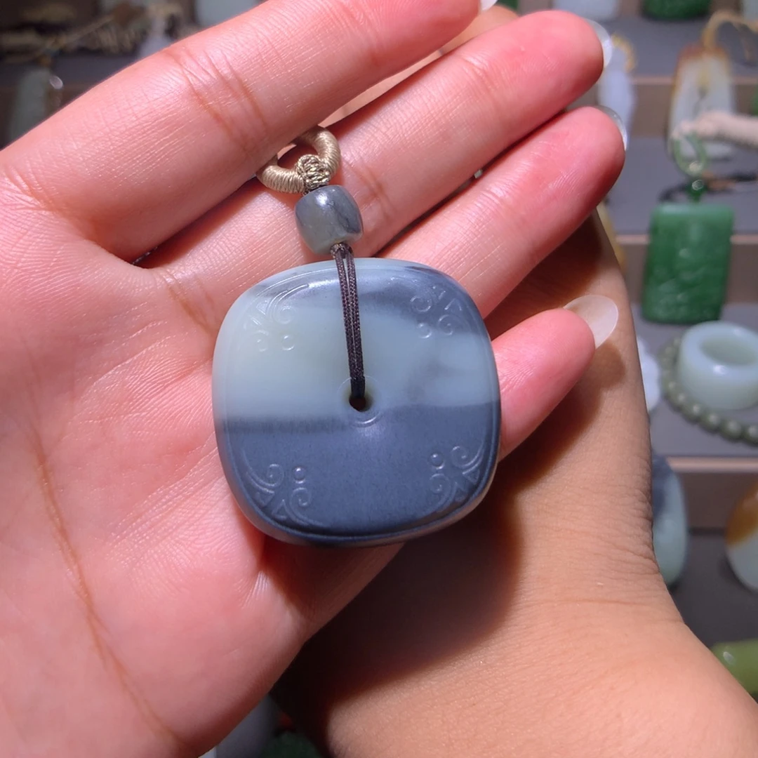 天***开颈饰未镶嵌和田玉