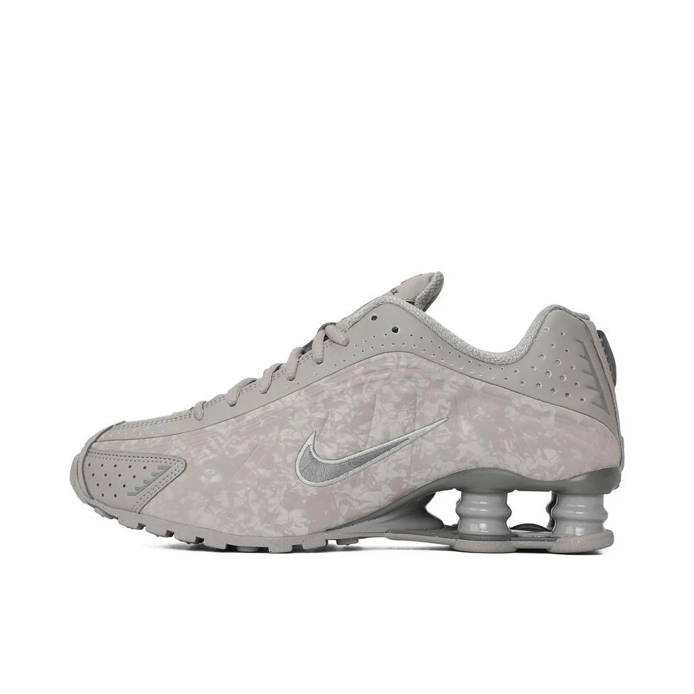 【耐克专属】nike女子 W NIKE SHOX R4 时尚板鞋/休闲鞋HV0934-001