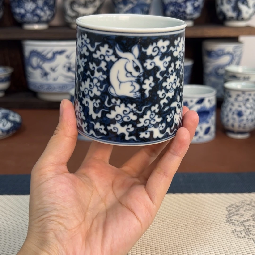 景德镇纯手绘兔纹威士忌杯