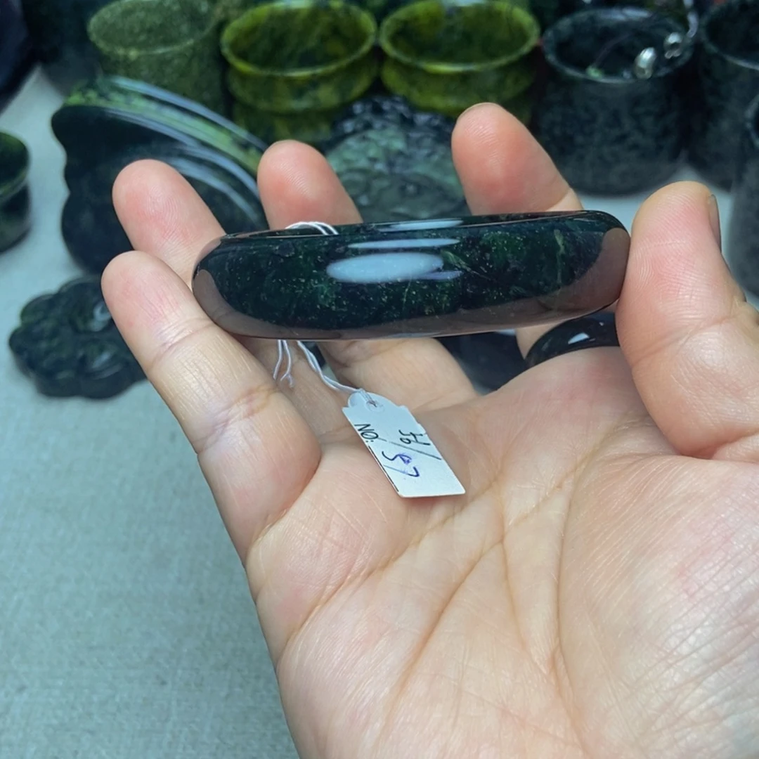 蛇纹石玉手镯未镶嵌云*琼