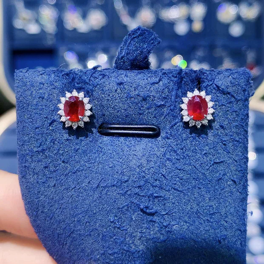 【闪购商品】铂Pt950镶嵌耳饰红宝石戴妃耳钉